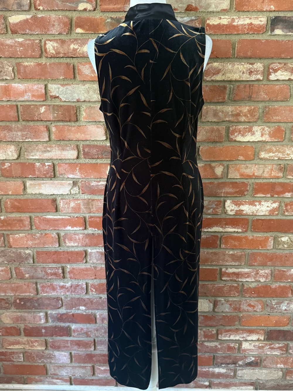 1990’s Sleeveless Black Velvet Long Duster with Gold Leaf Motif - Picture 3 of 8